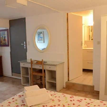 35m2 Climatise, 10mn Des Calanques Апартаменты