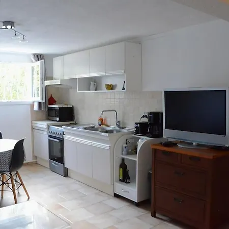 35m2 Climatise, 10mn Des Calanques Апартаменты